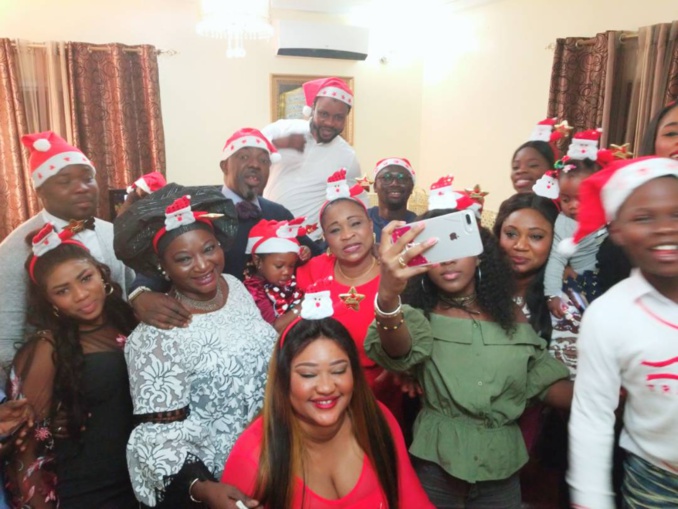 Photos - Mbaye Dièye Faye fête Noël en famille 