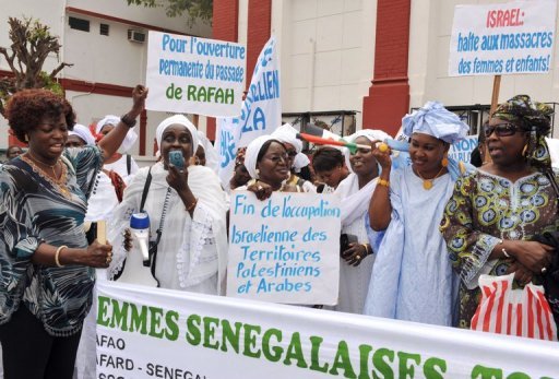 Plusieurs organisations de femmes dénoncent à Dakar, le 7 juin 2010, l'arraisonnement israélien le 31 mai d'une flottille pro-palestinienne