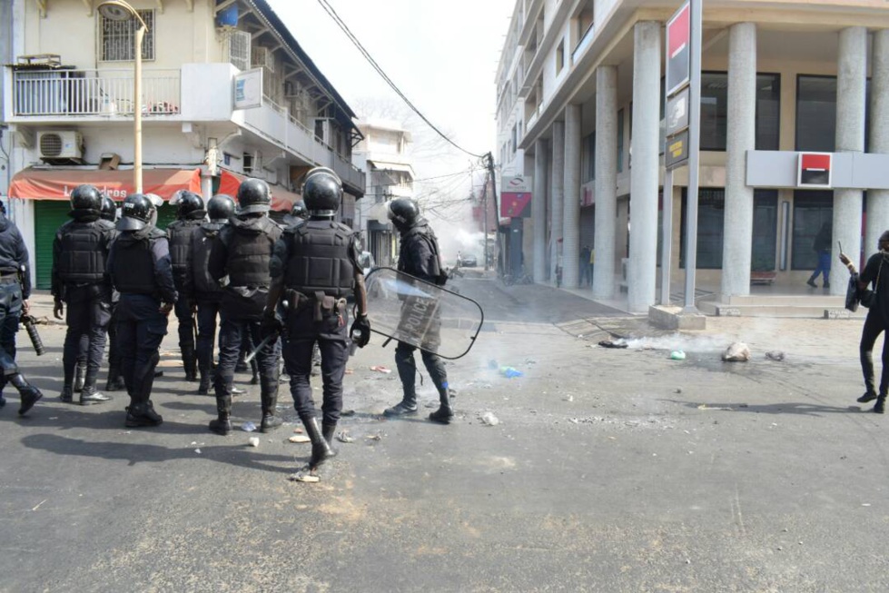 Photos : Dakar est en train de brûler