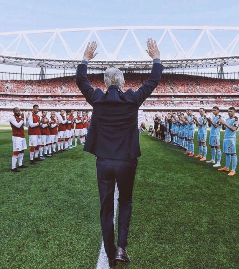 PHOTOS - Magnifique hommage à Arsène Wenger pour son dernier match à l'Emirates Stadium.