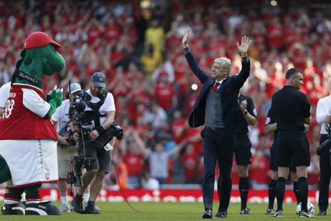 PHOTOS - Magnifique hommage à Arsène Wenger pour son dernier match à l'Emirates Stadium.