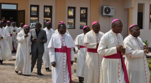 Curé de l’église des martyrs de l’Ouganda de Dieuppeul : « L’Église catholique condamne les actes homosexuels »