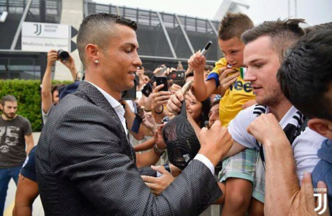 Photos – Arrivée de Cristiano Ronaldo à Turin