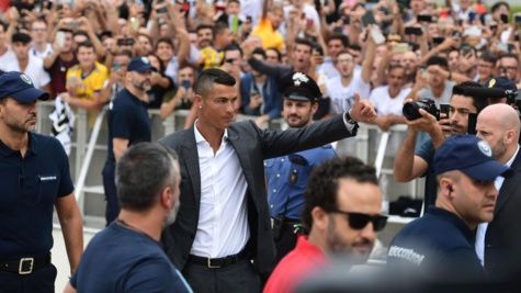 Photos – Arrivée de Cristiano Ronaldo à Turin