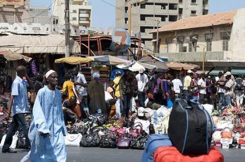 LES MARCHANDS AMBULANTS DEGUERPIS DU ROND-POINT : Sandaga respire en attendant...