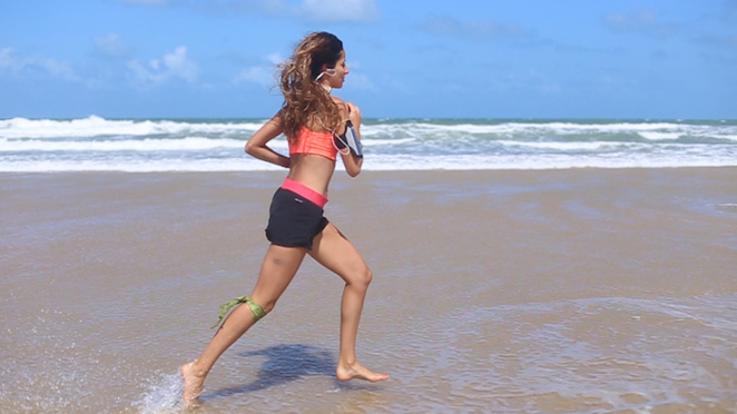 Courir pieds nus : liberté et précaution !