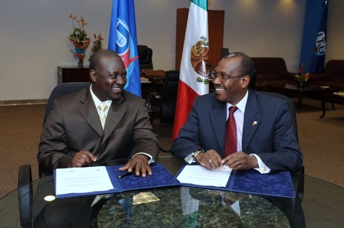 10e GSR : Signature de la Convention officielle entre Ndongo Diao, DG de l’ARTP et Hamidoun Touré, Secrétaire général de l’Union internationale des Télécommunications (ITU)