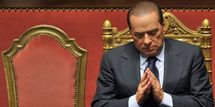 Silvio Berlusconi, le président du Conseil italien, tente de convaincre les sénateurs de voter une motion de confiance pour son gouvernement, lundi 13 décembre