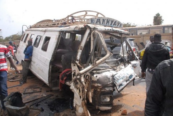 Péage de Pikine : Un car « Ndiaga Ndiaye » se renverse et fait plusieurs blessés graves