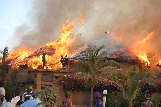 Incendie du Lamantin Beach : L’Etat est-il responsable ?