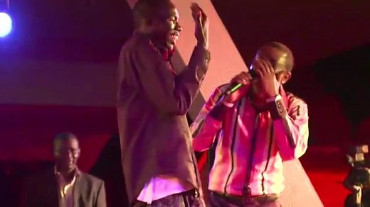 [Vidéo - Photos ] [ Video ] : Youssou Ndour Arrose De Billets De Banque L'inventeur De La Danse Youza