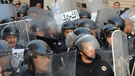 La police tunisienne disperse une manifestation