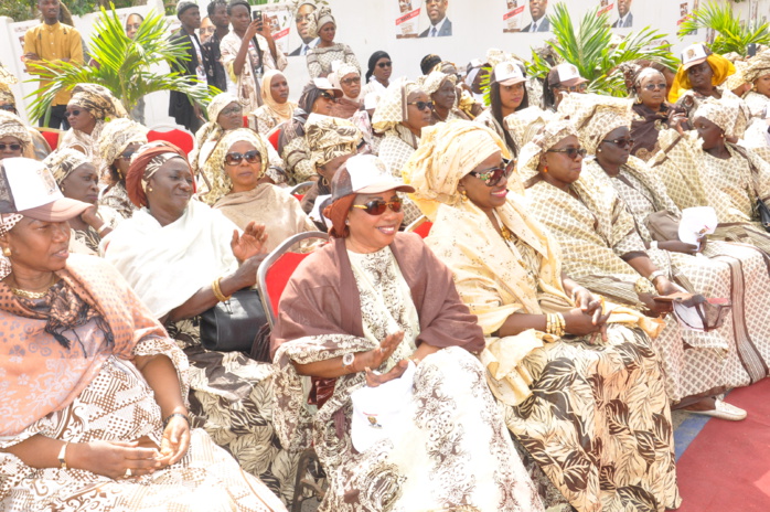 Photos : Cérémonie Sargal des voisins du PR Macky Sall à Fenêtre Mermoz sous la coordination de maître Lika Bâ 