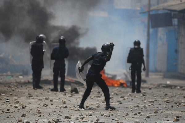 Dakar en feu cette nuit, Youssou Ndour reçu par Wade  (Photos)