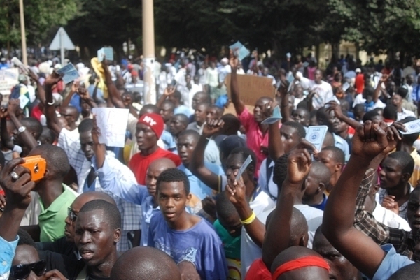 Dakar en feu cette nuit, Youssou Ndour reçu par Wade  (Photos)