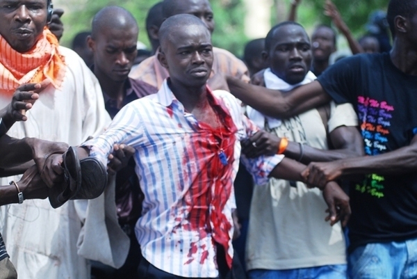 Dakar en feu cette nuit, Youssou Ndour reçu par Wade  (Photos)