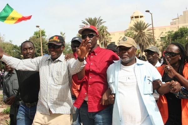 Dakar en feu cette nuit, Youssou Ndour reçu par Wade  (Photos)