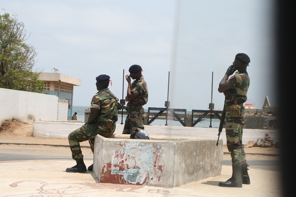 Photos : L'armée est dans la rue à Dakar