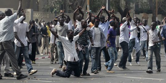 [VIDEO] Revivez la folle journée du 23 juin 2011: Le pouvoir dans la rue