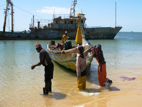 Pêche illégale est non règlementée par des navires étrangers