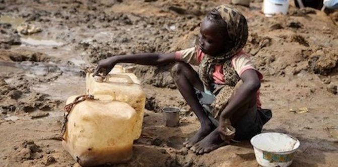 Le manque d’eau potable tue trois fois plus d`enfants que la violence