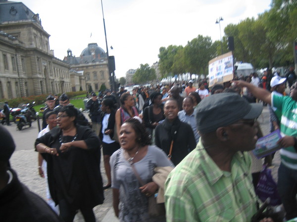 [Vidéo] Manifestation contre la République des malettes