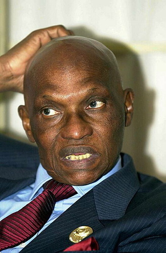 Quelle est la dernière trouvaille d'Abdoulaye Wade pour reporter la présidentielle de février 2012 ?