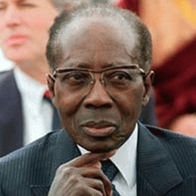 En Décembre 1980 : Senghor quitte le pouvoir ;  En Décembre 2001 : Senghor quittait le monde ; En Décembre 2011 : Wade va-t-il s’inspirer de son exemple ; partir à temps ?