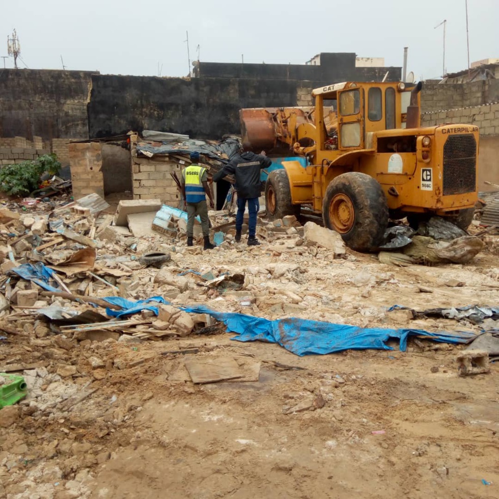 Photos : Destruction d’un ghetto à Dalifort