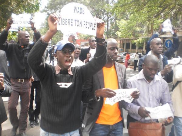 Thierno Bocoum, leader des jeunes du parti d'Idrissa Seck libéré à l'instant‏