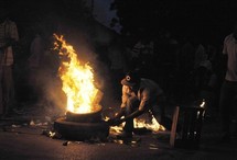 La police disperse des milliers d'opposants à Dakar contre Wade ( Vidéo)