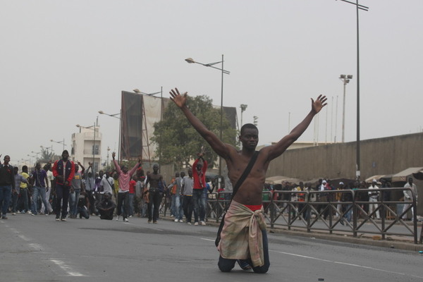 (Exclusif Photos )  Affrontements entre étudiants et forces de l'ordre à Dakar