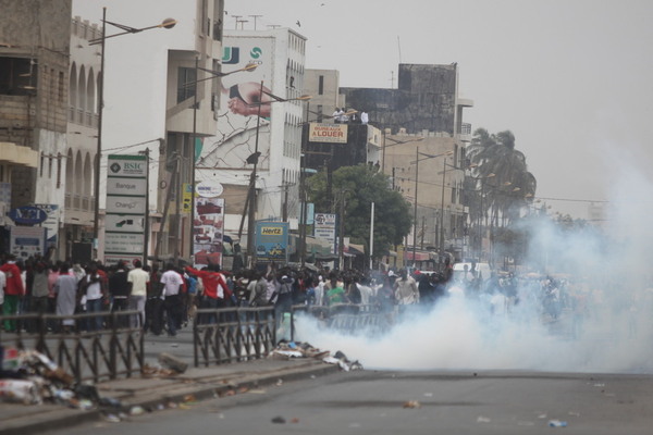 (Exclusif Photos )  Affrontements entre étudiants et forces de l'ordre à Dakar