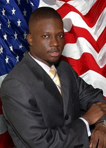 Thione Niang, membre du directoire de campagne d’Obama : « J’ai créé la fondation Give1 Project pour partager mon expérience avec d’autres jeunes africains… »