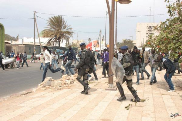 Nouvelle dispersion d'une manifestation interdite à Dakar  (Photos)