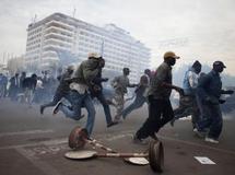 Poursuite des affrontements entre policiers et manifestants sur Lamine Guèye