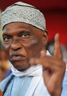 Abdoulaye Wade contre-attaque : "La France et les Etats-Unis doivent recevoir des leçons du Sénégal puisque violant constamment les droits des étrangers