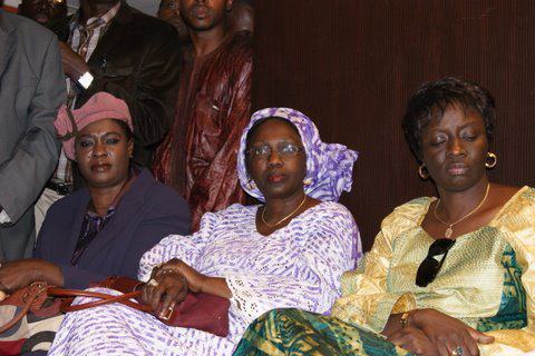 Les dames de Macky à la conférence de presse de leur leader