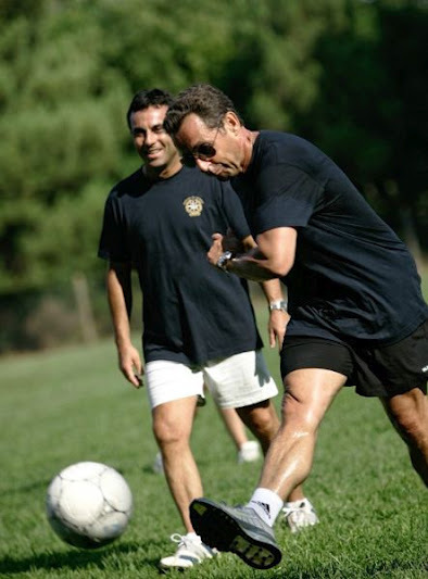 Quand Sarkozy joue au football !