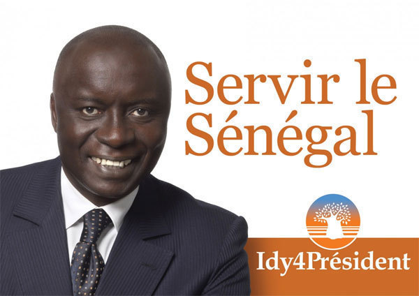 Mbaye Ndiaye délivre à Idrissa Seck le récépissé de Rewmi