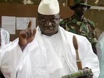 JAMMEH surprend son garde de corps en plein sommeil et se fait justice lui même.