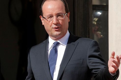 Passation de pouvoirs : le président Hollande officiellement investi