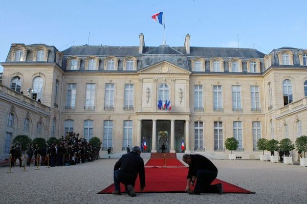 EN IMAGES : La passation de pouvoirs entre Hollande et Sarkozy