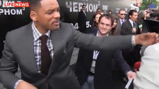 Will Smith gifle un journaliste qui essayait de l'embrasser