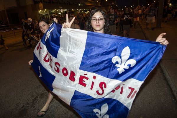 Les Québécois protestent au son des casseroles