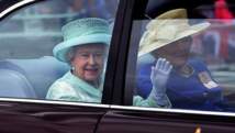 Elizabeth II "profondément émue" par l'élan populaire