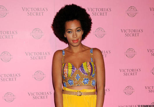 Solange Knowles, Miley Cyrus, Lana Del Rey: cropped top vs jupes longues