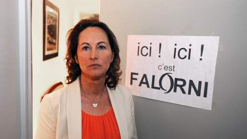 Affiche de Falorni: Royal dénonce "des méthodes de voyou"