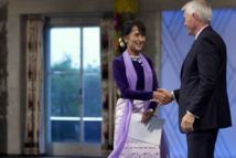 Aung San Suu Kyi, ovationnée, a reçu son prix Nobel