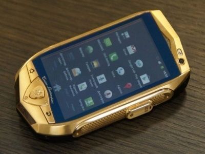 LAMBORGHINI SORT DU GARAGE UN SMARTPHONE DE LUXE